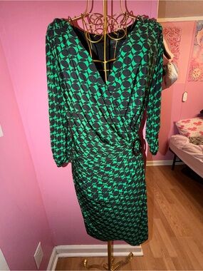 Tahari Green and Black Geometric Wrap Dress with Buckle
